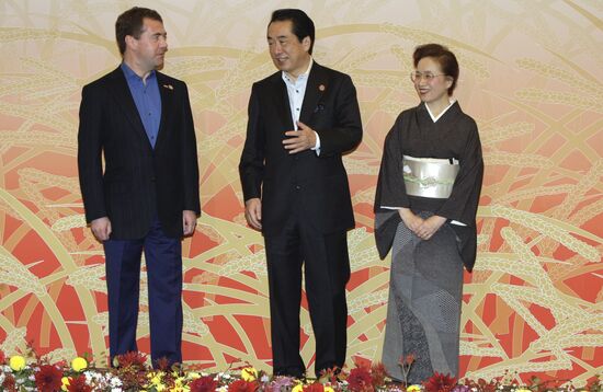Dmitry Medvedev visits APEC summit in Japan