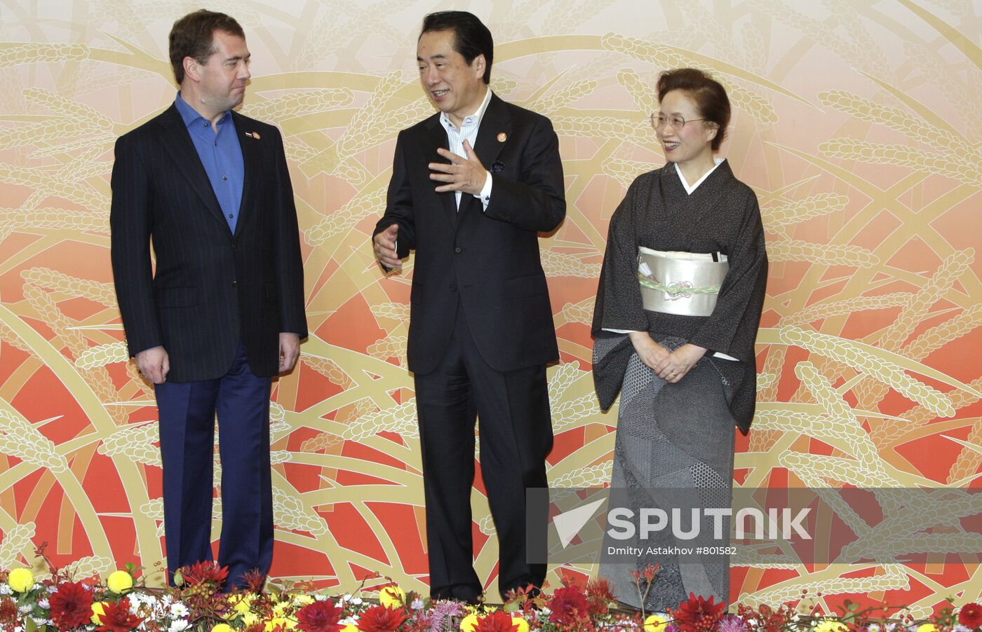 Dmitry Medvedev visits APEC summit in Japan