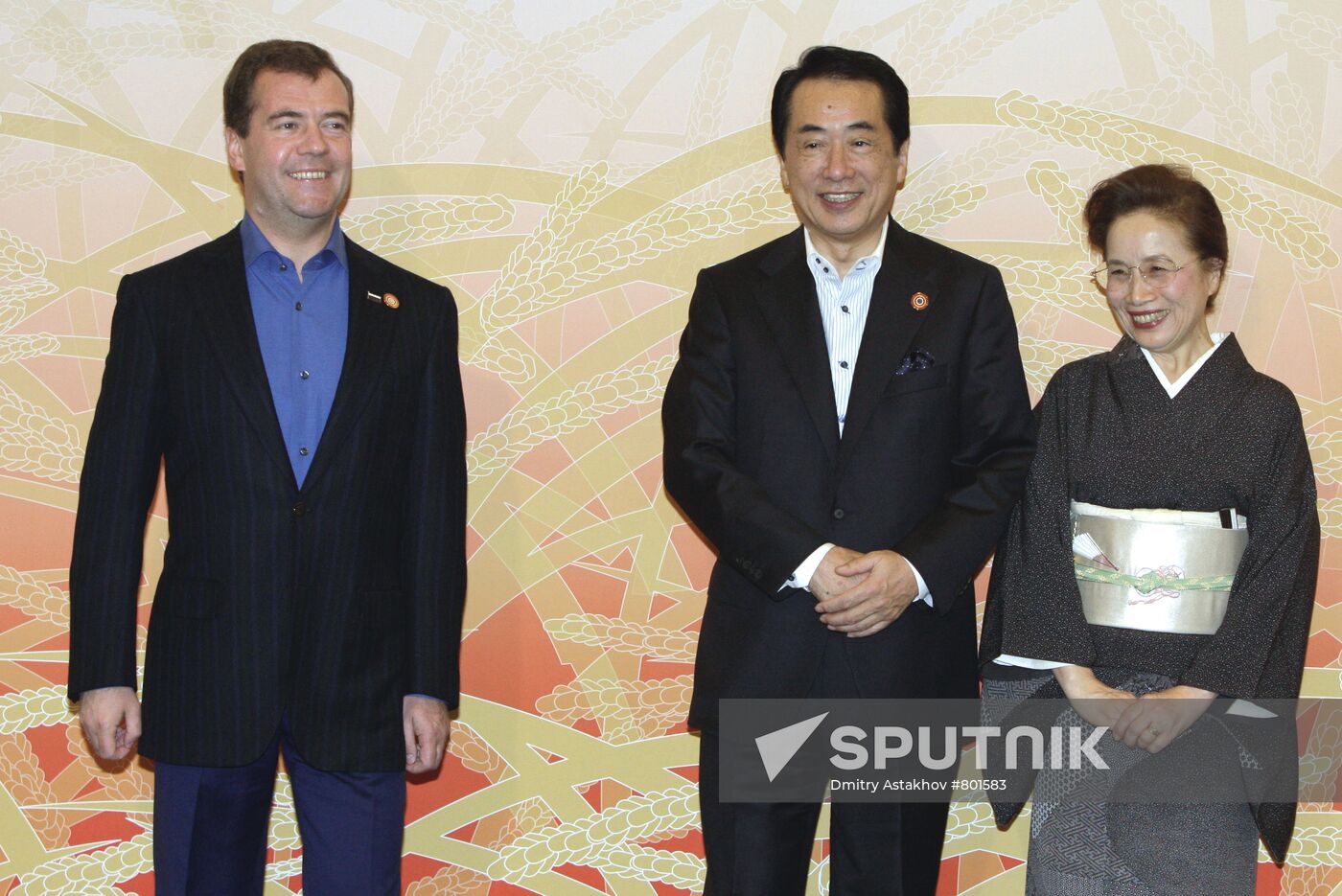 Dmitry Medvedev visits APEC summit in Japan