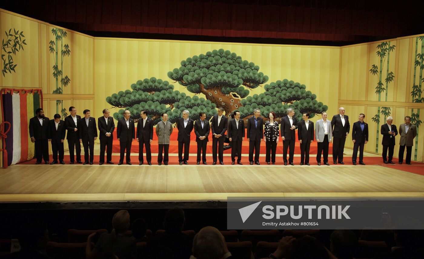 Dmitry Medvedev visits APEC summit in Japan