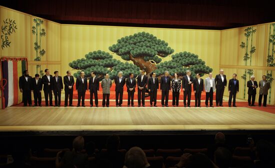 Dmitry Medvedev visits APEC summit in Japan