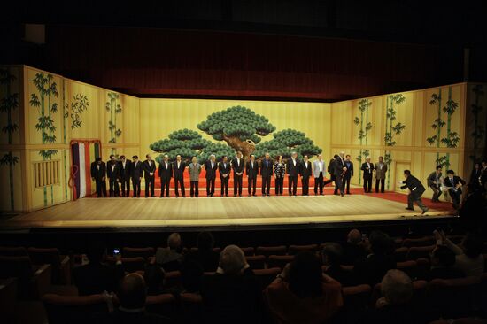 Dmitry Medvedev visits APEC summit in Japan