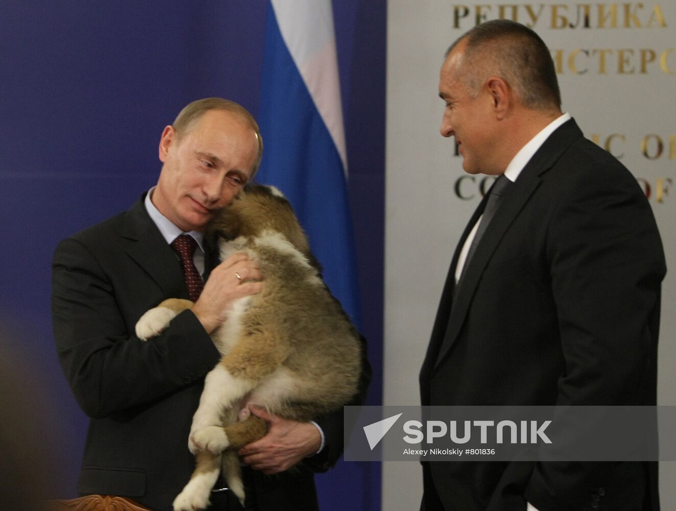 Boyko Borissov presents puppy to Vladimir Putin