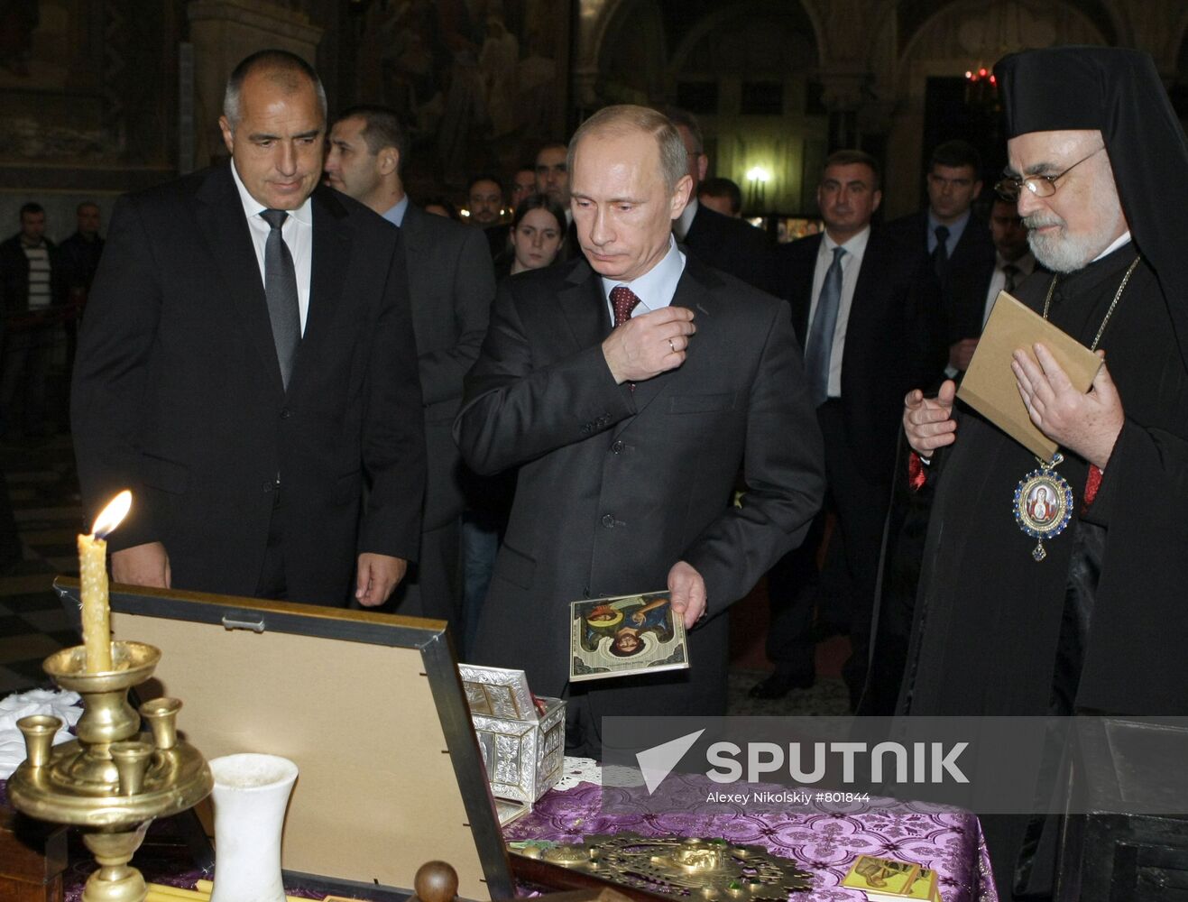 Vladimir Putin visits Alexander Nevsky Cathedral in Sofia