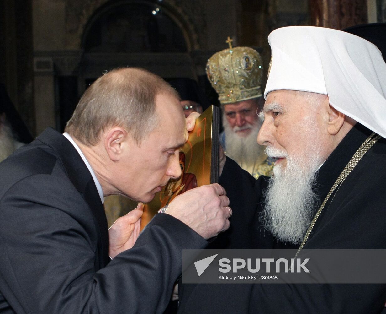 Vladimir Putin visits Alexander Nevsky Cathedral in Sofia