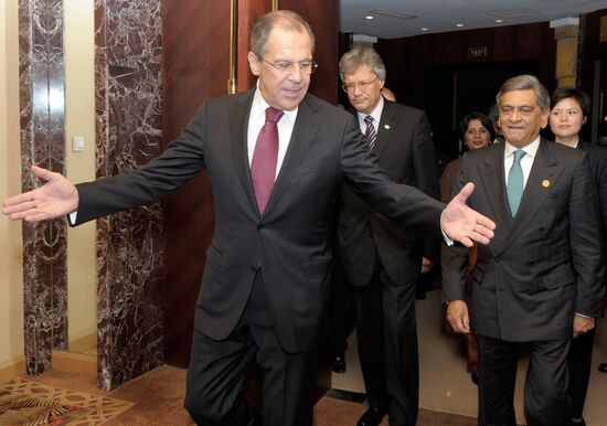 Russian, Indian foreign ministers meet in China