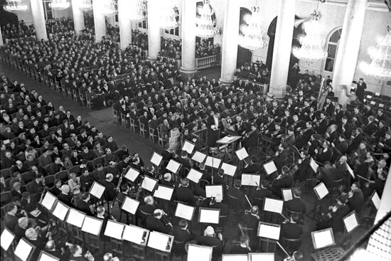 First performance of Dmitry Shostakovich's Symphony No. 7