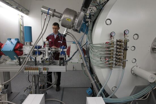 Chief engineer sets the work of cyclotron