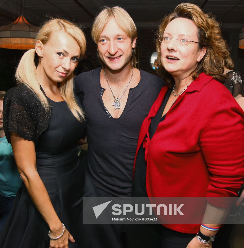 Yana Rudkovskaya, Yevgeny Pluschenko, Regina Fon Fleming