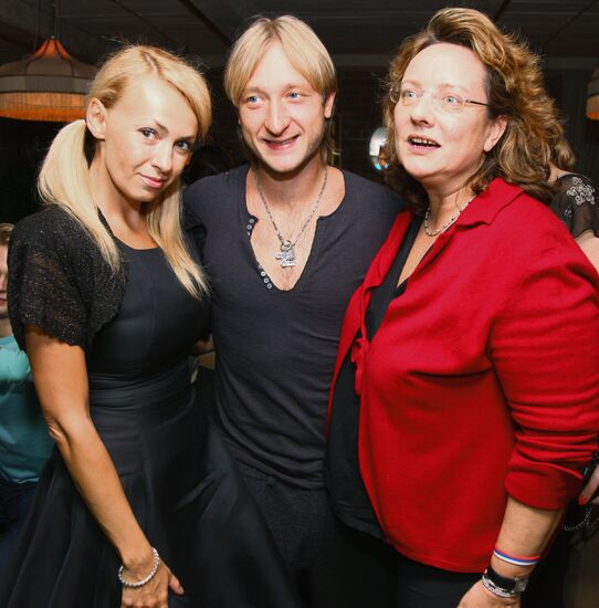 Yana Rudkovskaya, Yevgeny Pluschenko, Regina Fon Fleming