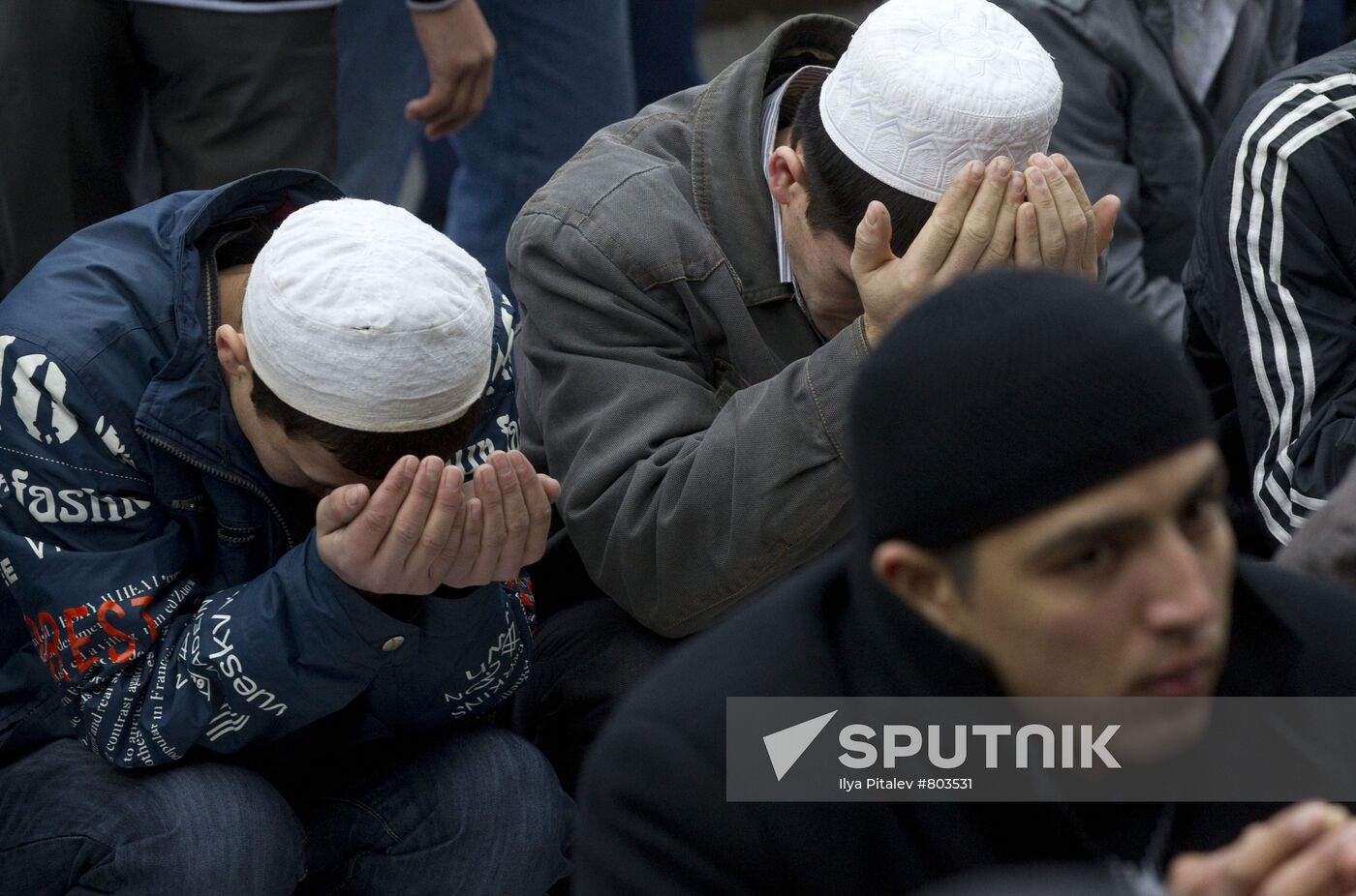 Muslims praying at the Moscow Congregational Mosque during Eid al-Adha. Location: Russia, Moscow. Author: Ilya Pitalev/Sputnik. Eid al-Adha