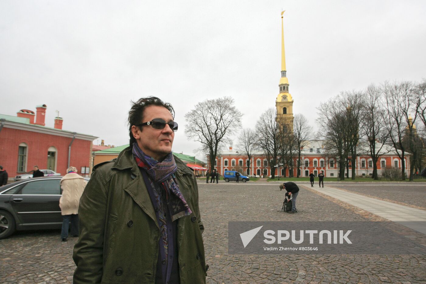 Oleg Menshikov fires a cannon at Peter and Paul Fortress
