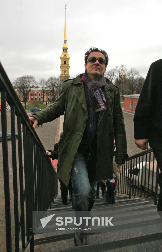 Oleg Menshikov fires a cannon at Peter and Paul Fortress