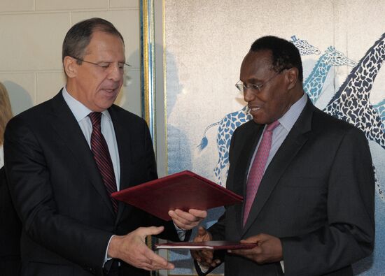 Sergei Lavrov and Mwai Kibaki