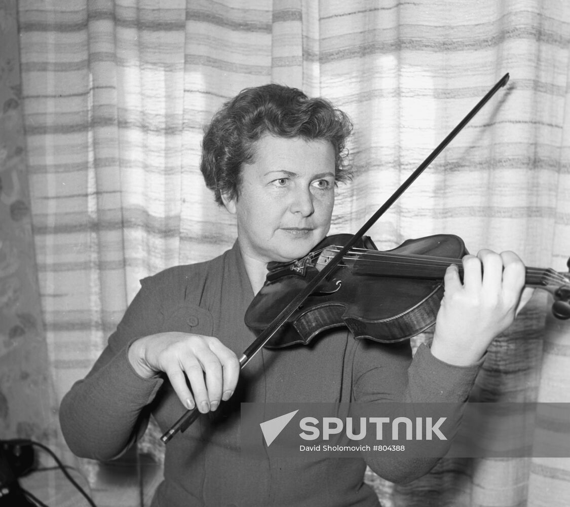 Soviet violinist Galina Barinova