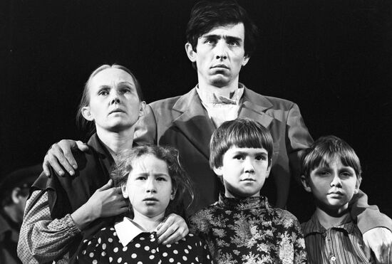 Scene from play "Brothers and Sisters"