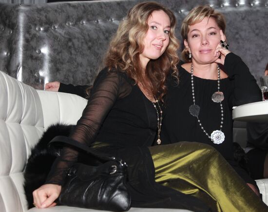 Yekaterina Polozova and Arina Sharapova