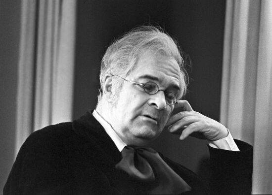 Artist Maxim Shtraukh