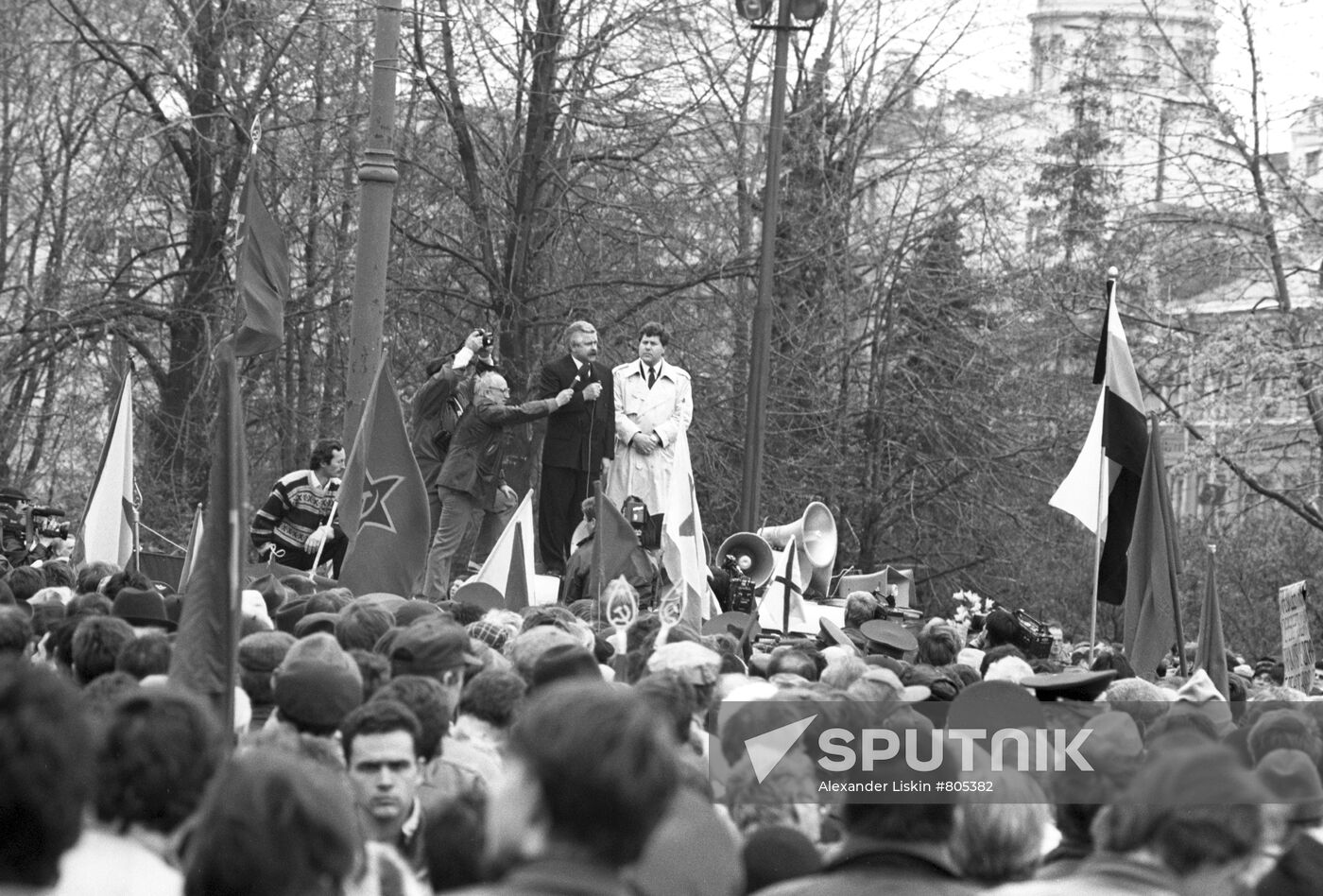 Former Vice President Alexander Rutskoi at an opposition rally