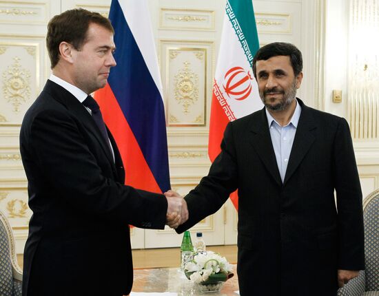 Dmitry Medvedev attends Caspian states' summit in Baku