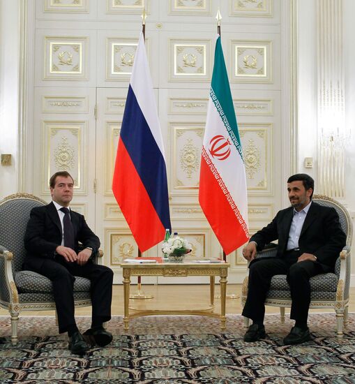 Dmitry Medvedev attends Caspian states' summit in Baku