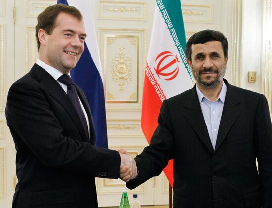 Dmitry Medvedev attends Caspian states' summit in Baku