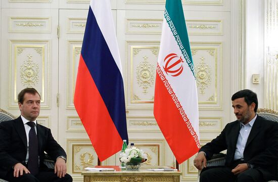 Dmitry Medvedev attends Caspian states' summit in Baku