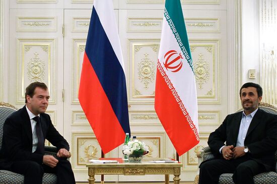 Dmitry Medvedev attends Caspian states' summit in Baku