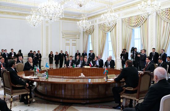 Dmitry Medvedev at Caspian states' summit in Baku