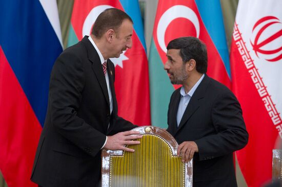 Ilkham Aliyev and Mahmoud Ahmadinejad