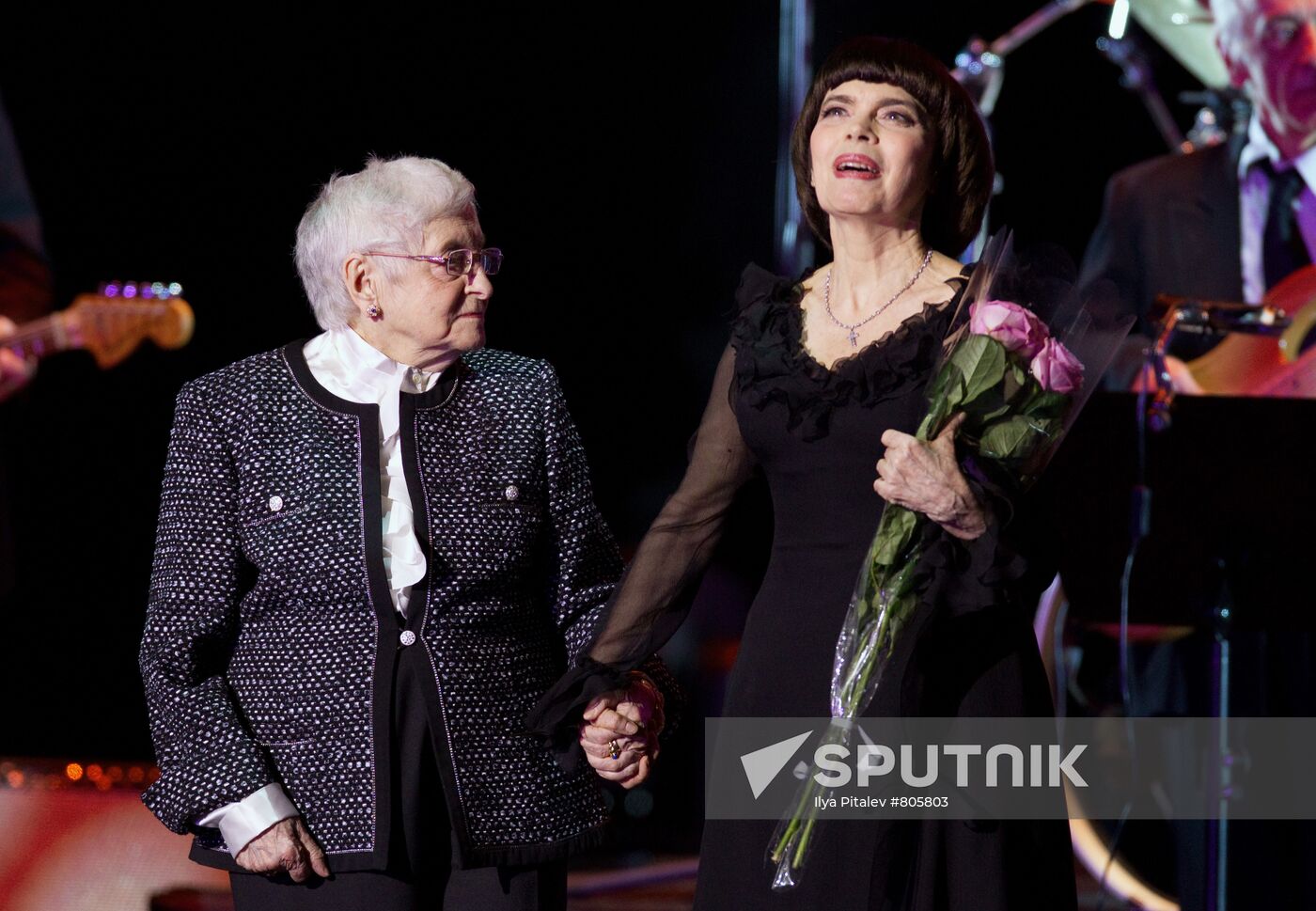 Mireille Mathieu with her mother