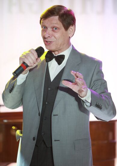 Eduard Khil