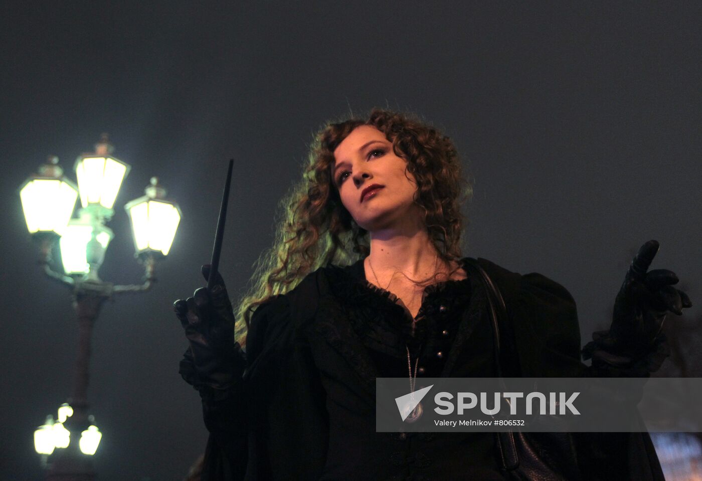 Girl dressed as Bellatrix Lestrange