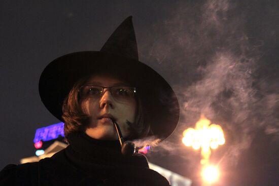 Girl disguised as a Harry Potter character