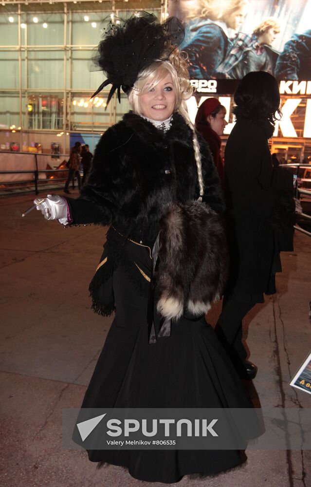 Girl disguised as a Harry Potter character