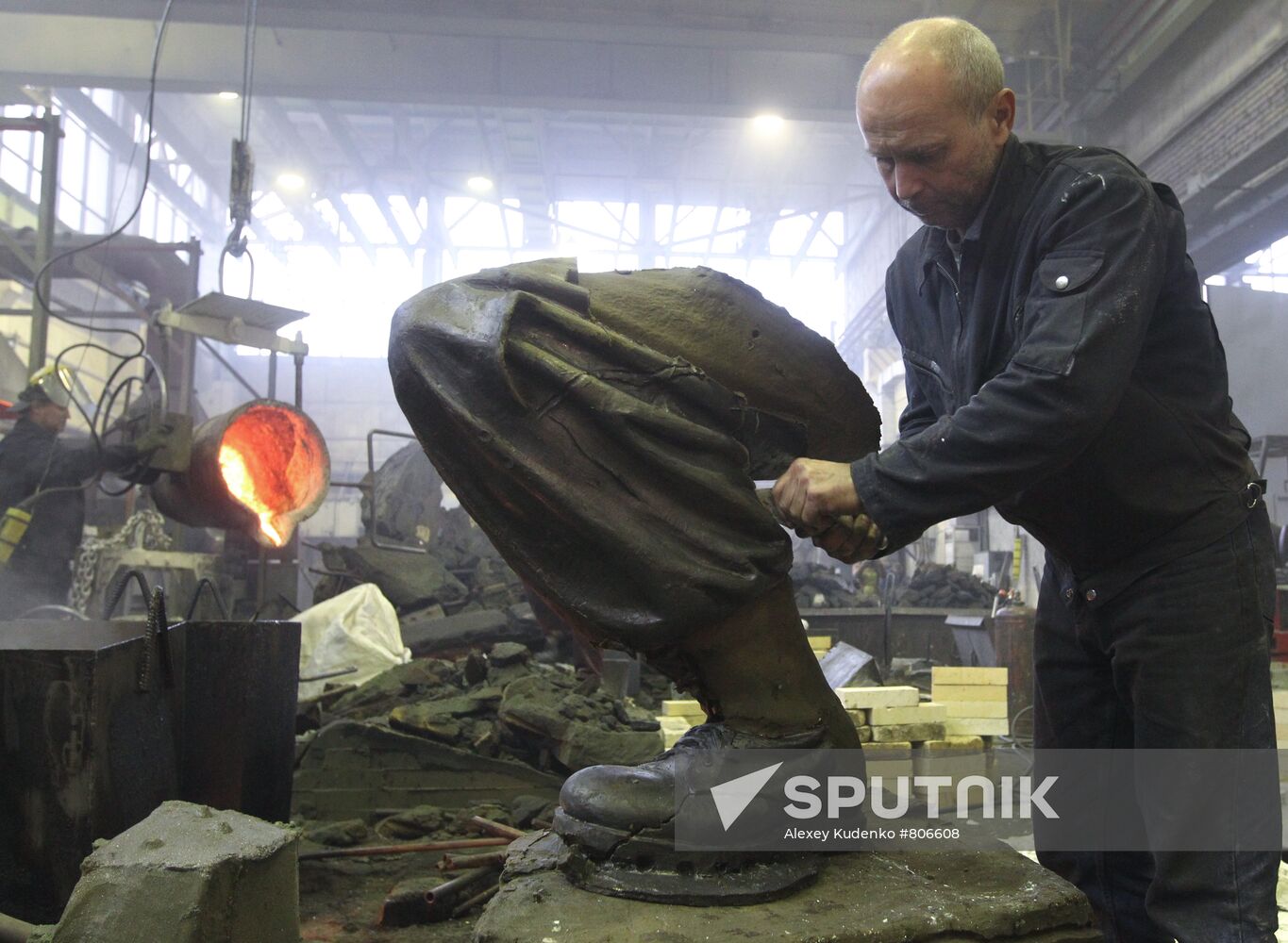Lit-Art sculpture manufacturer's casting shop