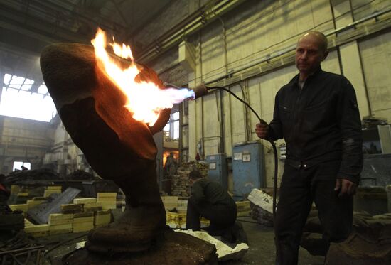 Lit-Art sculpture manufacturer's casting shop