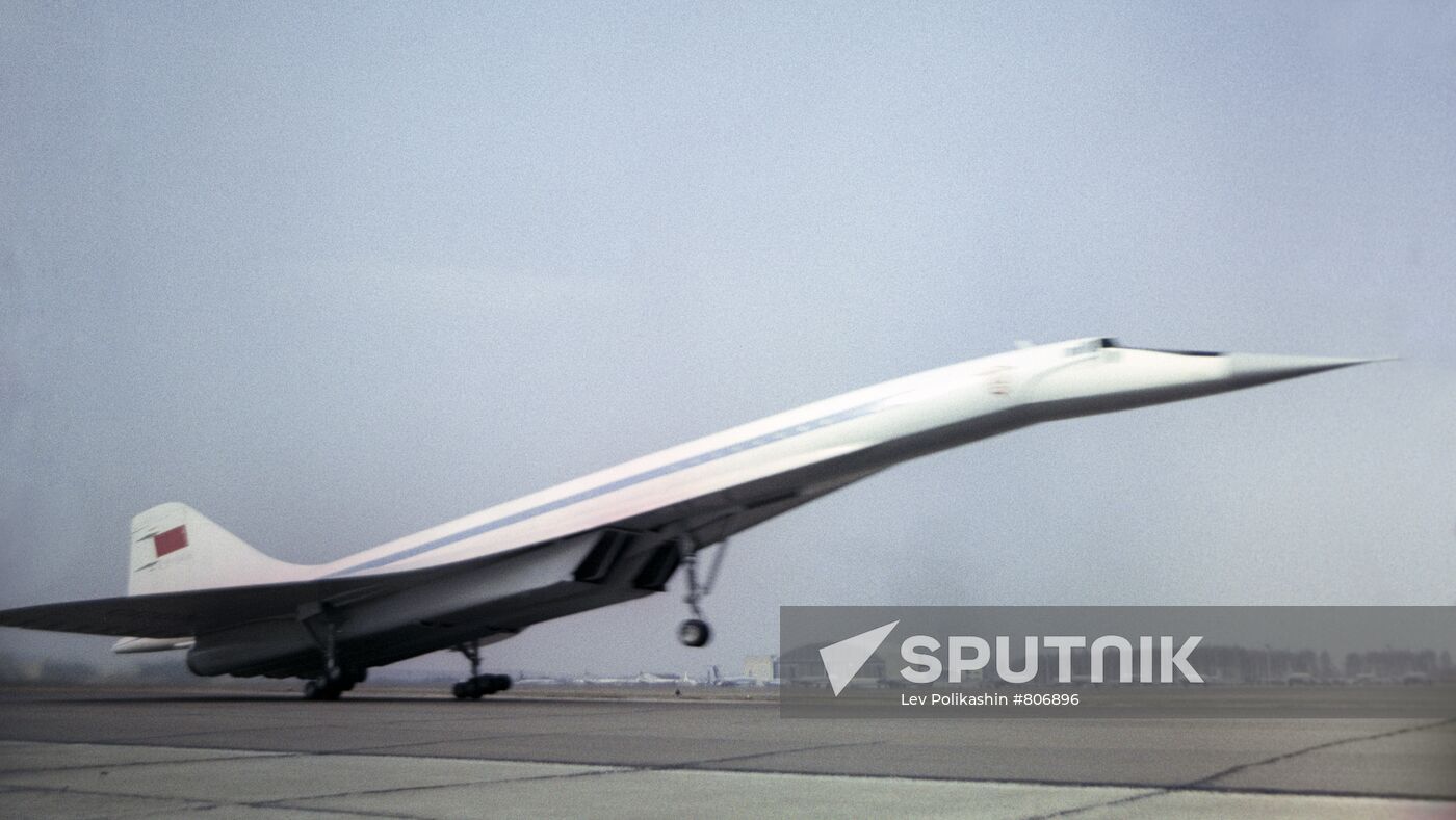 Tu-144