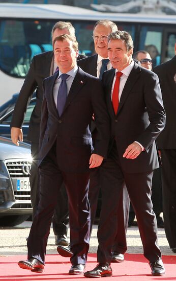 President Medvedev arrives in Lisbon for Russia-NATO summit