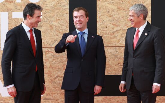 President Medvedev arrives in Lisbon for Russia-NATO summit