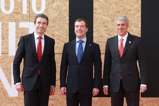 President Medvedev arrives in Lisbon for Russia-NATO summit
