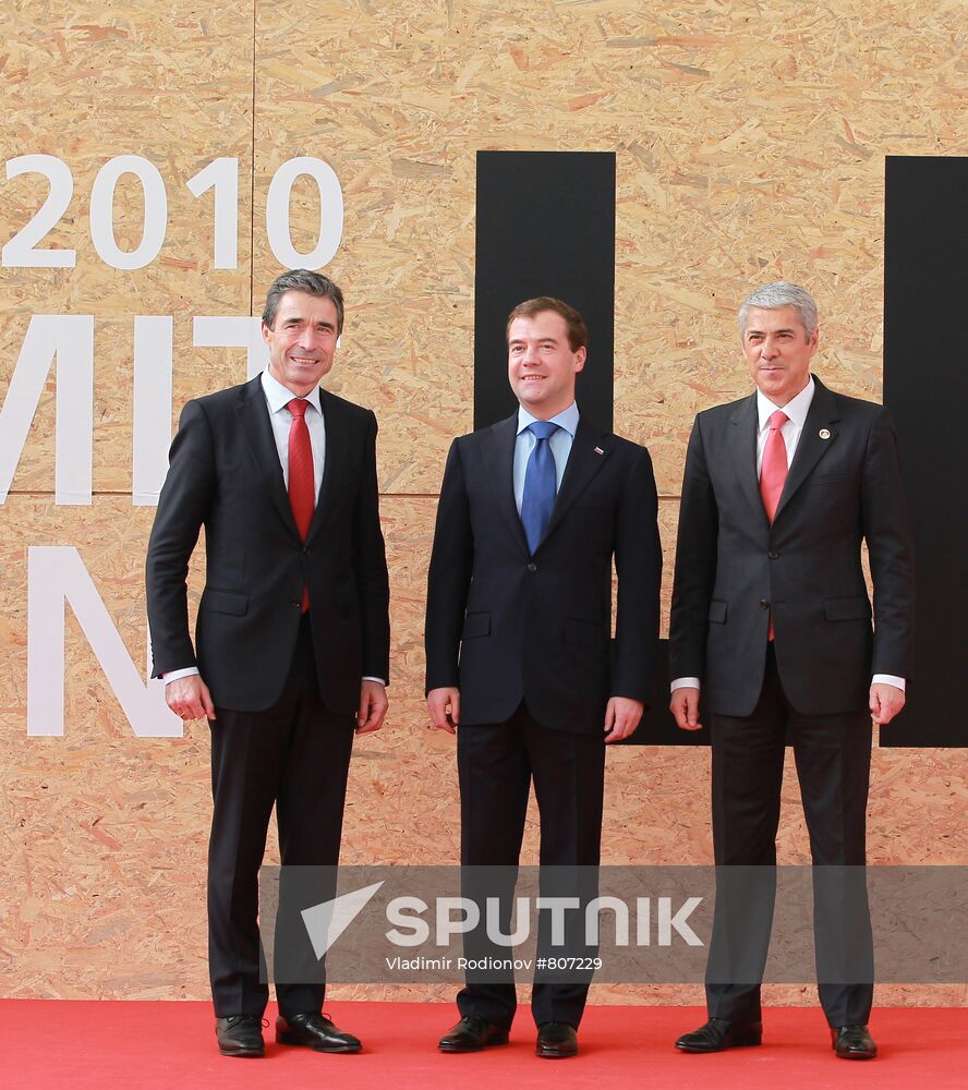 President Medvedev arrives in Lisbon for Russia-NATO summit