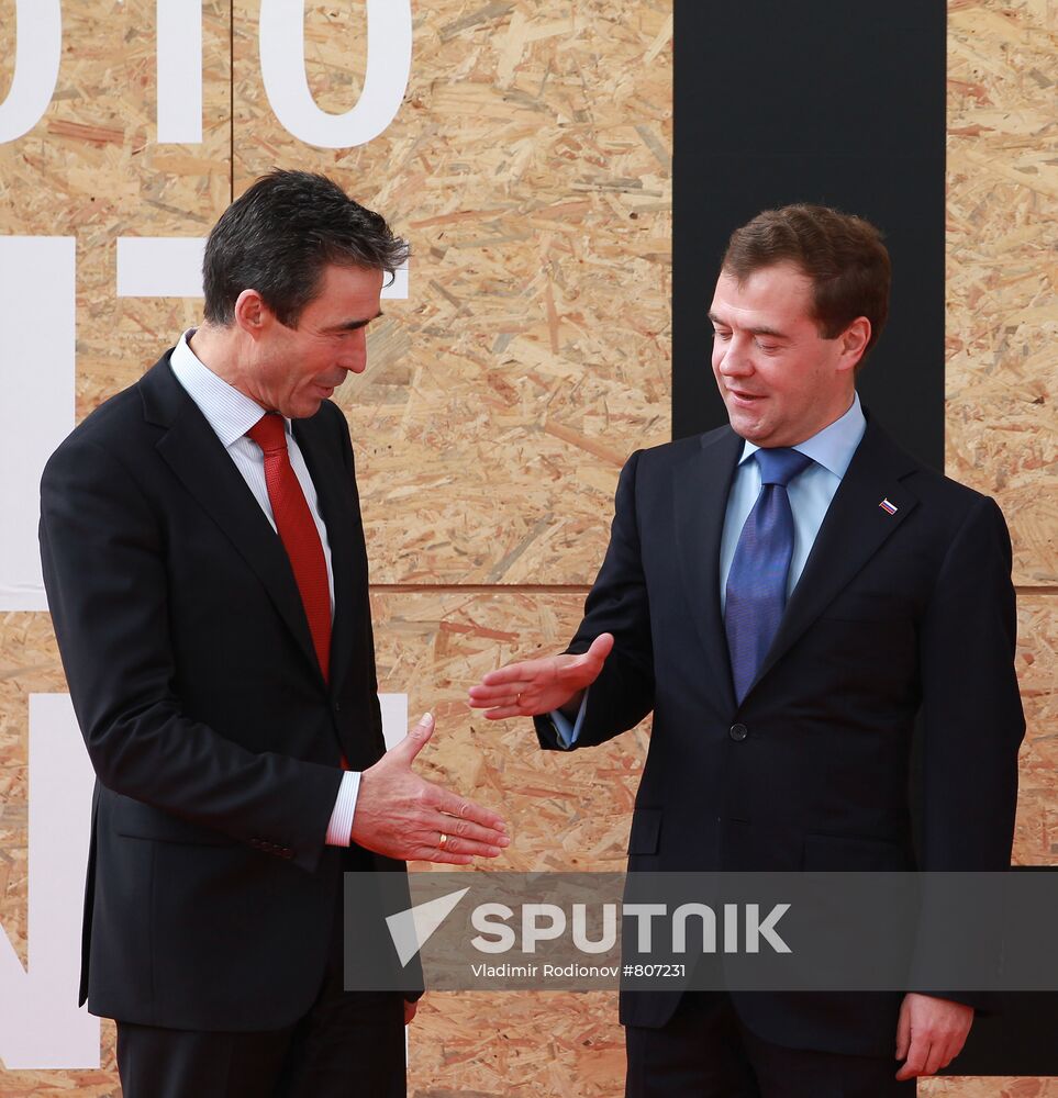 President Medvedev arrives in Lisbon for Russia-NATO summit
