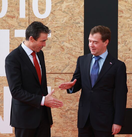 President Medvedev arrives in Lisbon for Russia-NATO summit