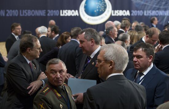 President Medvedev arrives in Lisbon for Russia-NATO summit