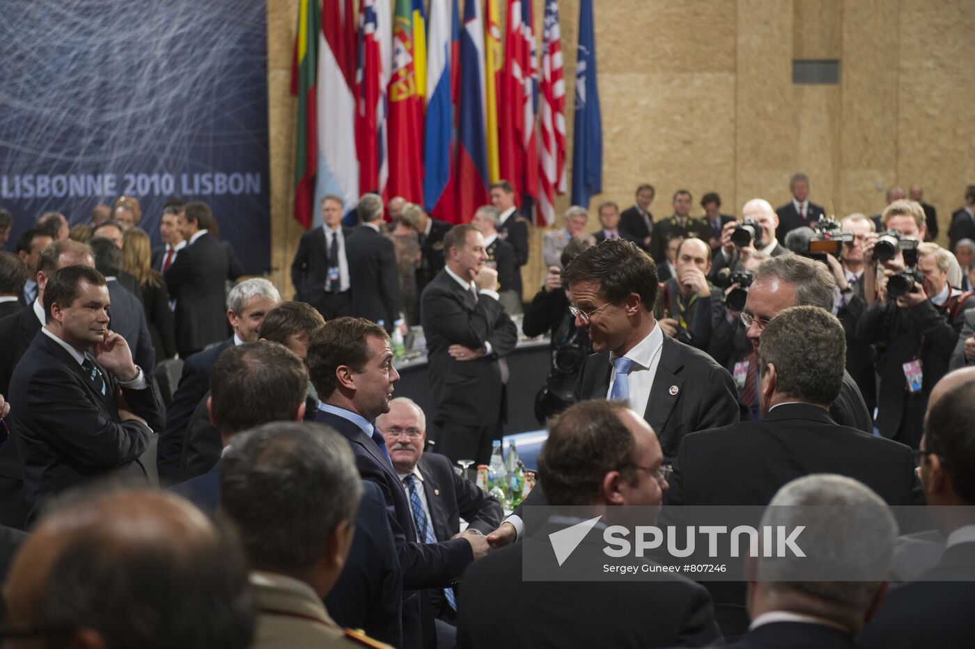 President Medvedev arrives in Lisbon for Russia-NATO summit