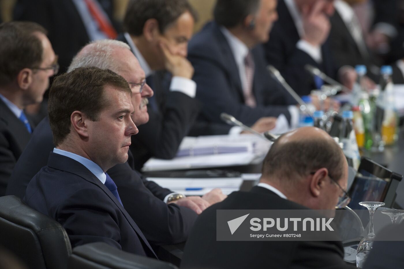 President Medvedev arrives in Lisbon for Russia-NATO summit