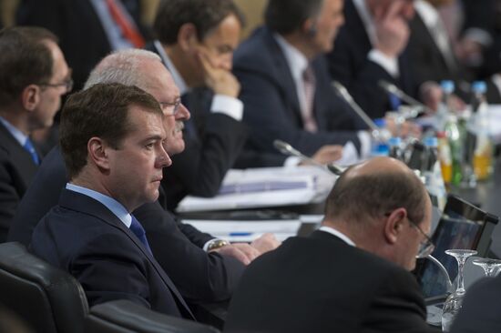 President Medvedev arrives in Lisbon for Russia-NATO summit