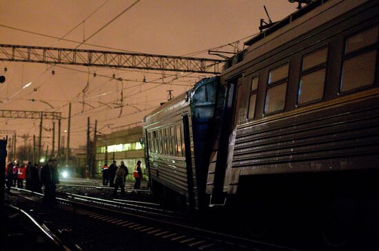 Three railroad cars going from Tver to Moscow run off the rails