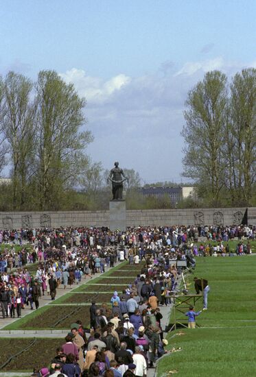 At Piskarevskoye Memorial Cemetery on Victory Day